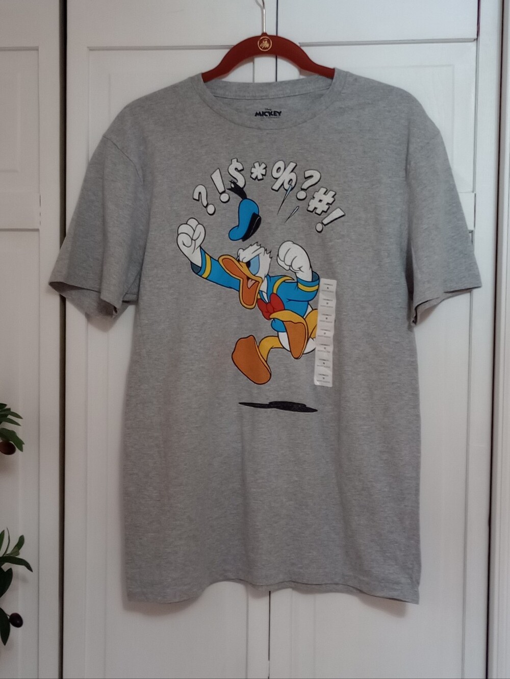NWT Disney Donald Duck Graphic Shirt Size Medium